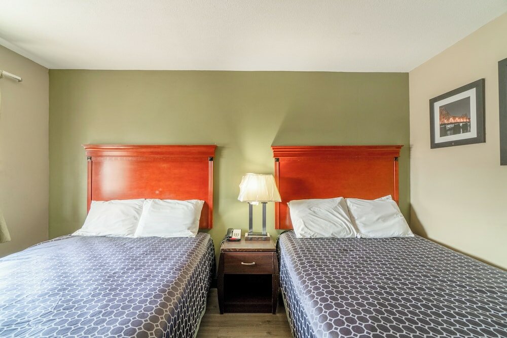 Фото Deluxe Inn & Suites By OYO Miami OK