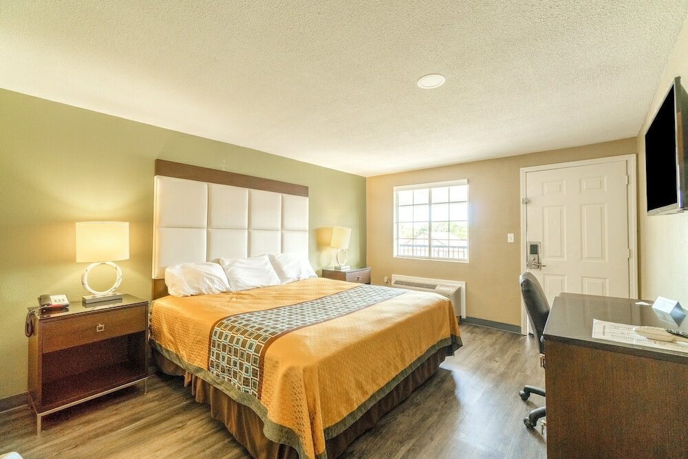 Фото Deluxe Inn & Suites By OYO Miami OK