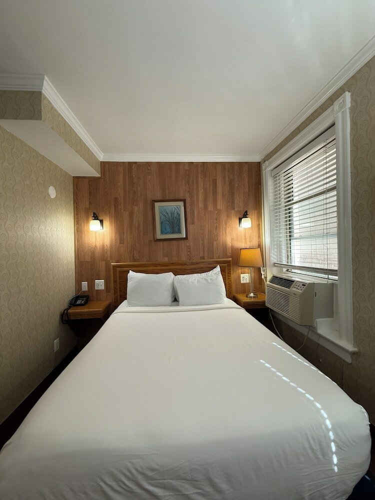 Фото The Baron Hotel