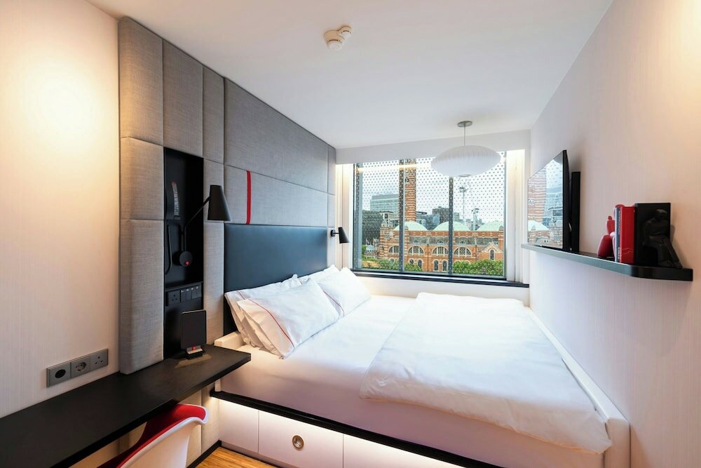 Фото CitizenM London Victoria Station