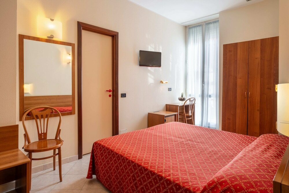 Фото Hotel Careni Villa Italia