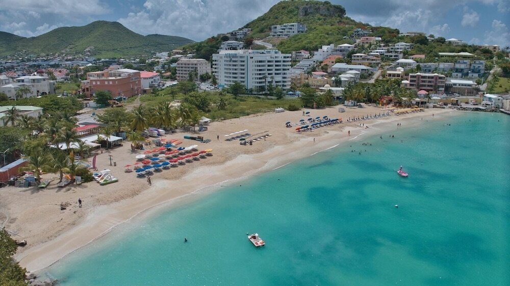 Фото Commodore Suites