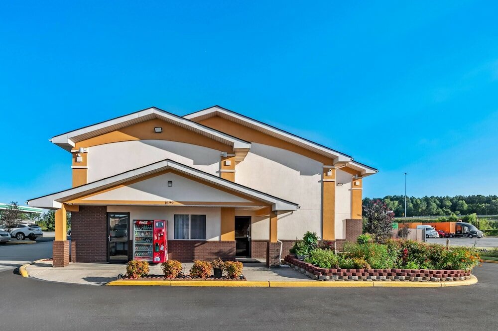 Фото Super 8 by Wyndham Franklin