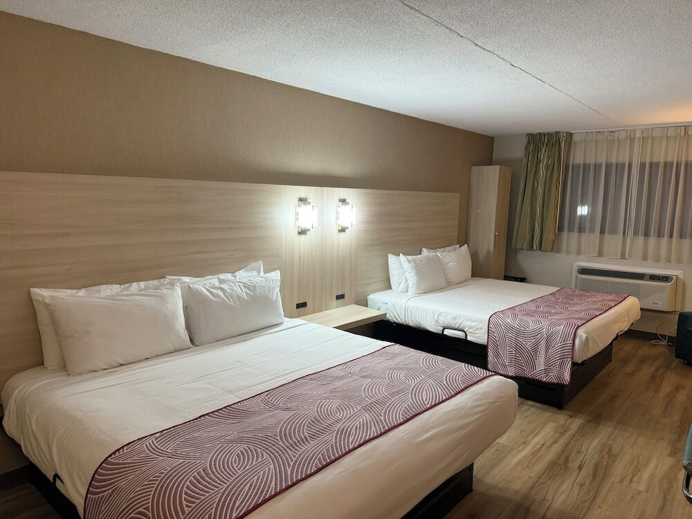 Фото The Floral Park Motor Lodge