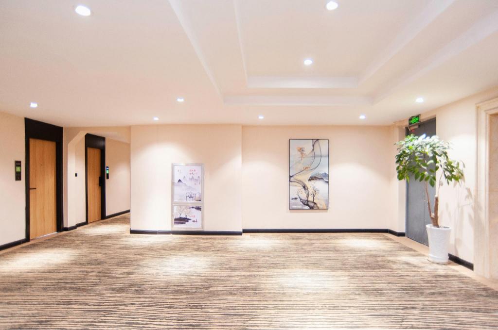 Фото GreenTree Inn Shanghai Jiading Anting Motor City Express Hotel