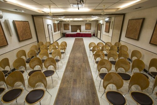 Гостиница Hotel Aryaas в Тирунелвели