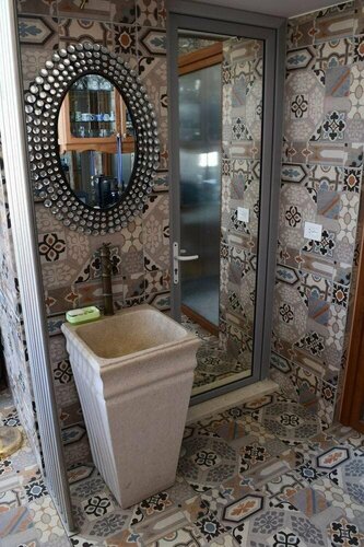 Гостиница Damask Rose Lebanese Guest House в Джунии