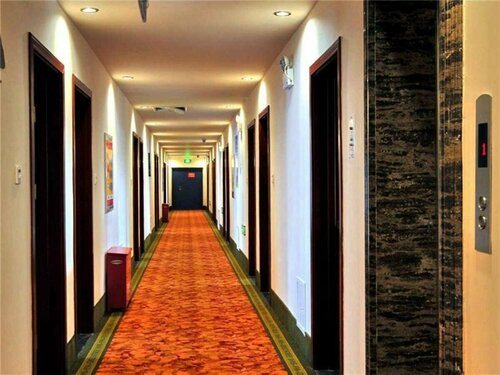 Гостиница GreenTree Inn Zhangjiakou Jinding Ci’er Mountain Road Business Hotel в Чжанцзякоу