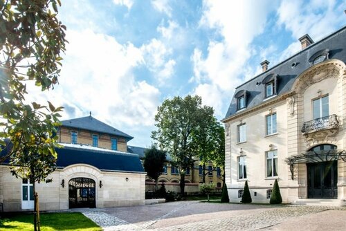 Гостиница Les Suites du 33 в Эперне