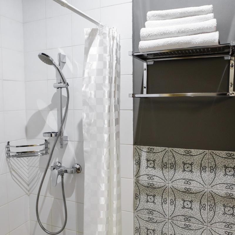 Фото Brick Walls Hotel