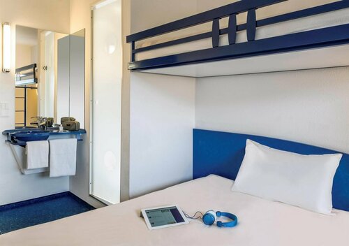 Гостиница Ibis budget Charleroi Airport в Самбрвиле