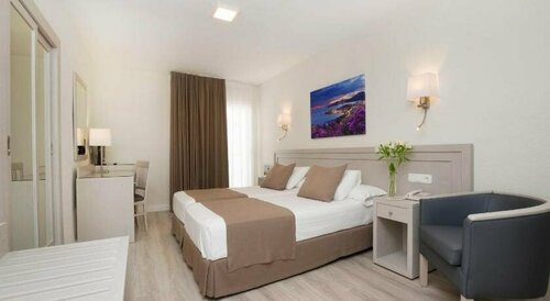 Гостиница Helios Costa Tropical в Альмуньекаре