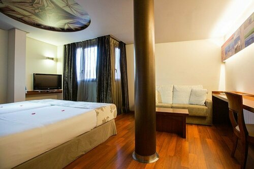 Гостиница Hotel Sancho Abarca Petit Spa в Уэске