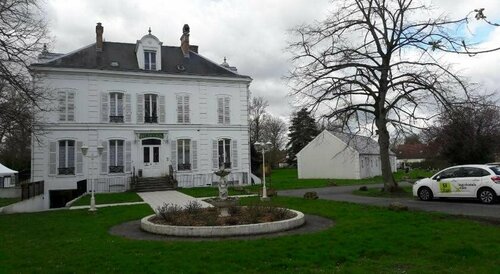 Гостиница Hostellerie du Châtel Les Billettes в Мелёне