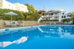 Akrotiri Hotel