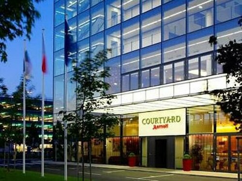 Гостиница Courtyard by Marriott Prague Airport в Гостивице