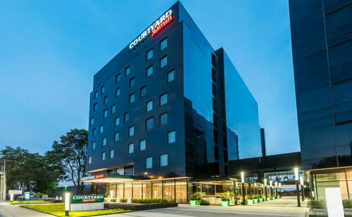 Гостиница Courtyard by Marriott Prague Airport в Гостивице