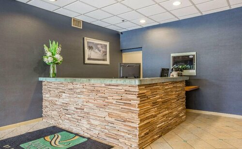 Гостиница Quality Inn & Suites Hermosa Beach в Редондо-Бич