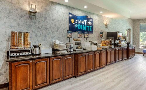 Гостиница Clarion Pointe Sulphur Springs в Салфер Спрингс