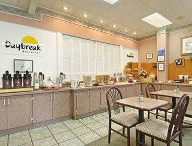 Гостиница Days Inn & Suites Port Richey в Спринг Хилл