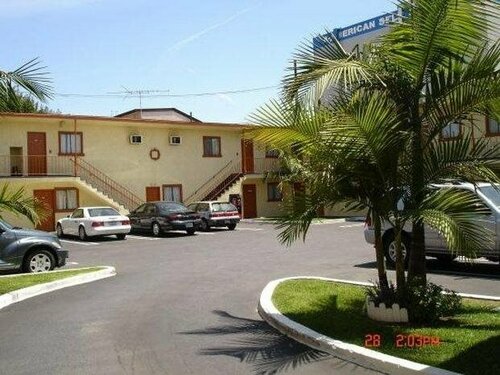 Гостиница Paradise Inn & Suites в Калвер-Сити