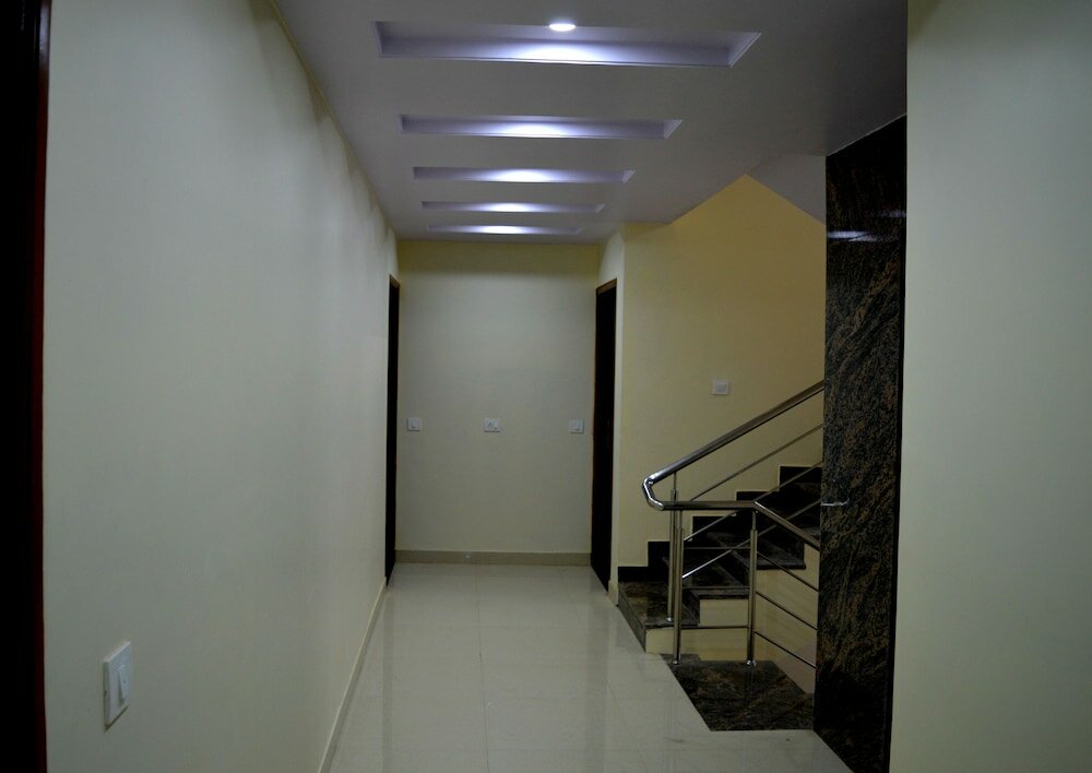 Фото Hotel Thikana Palace