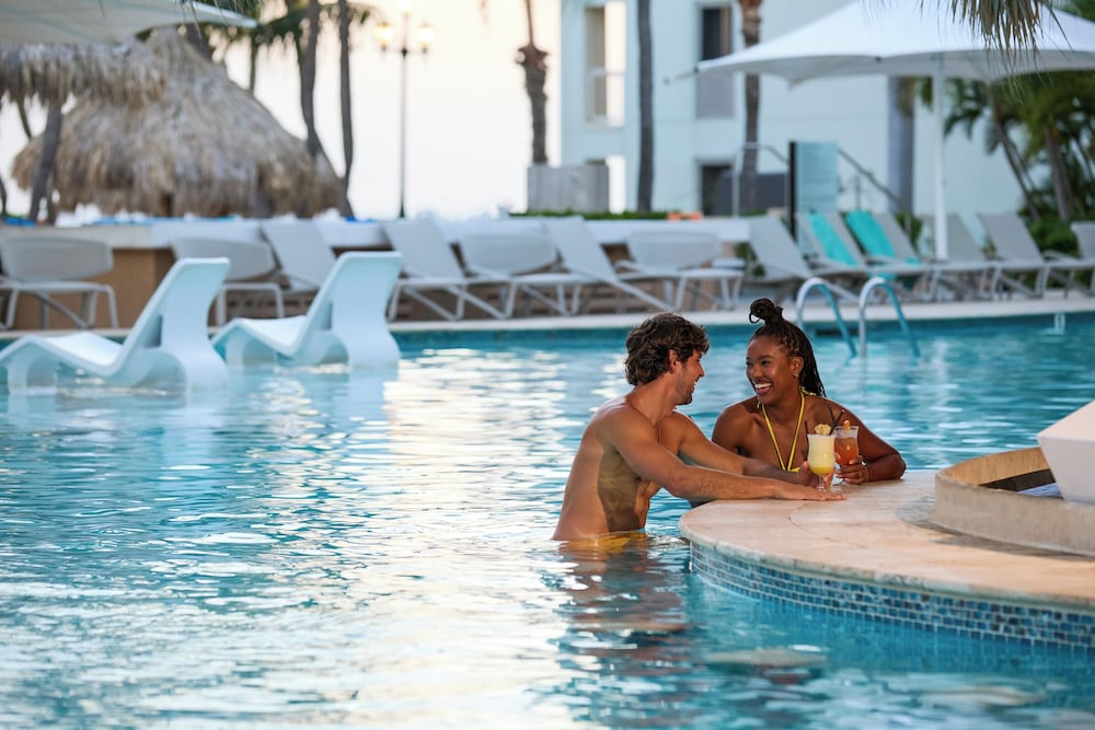 Фото Renaissance Wind Creek Aruba Resort