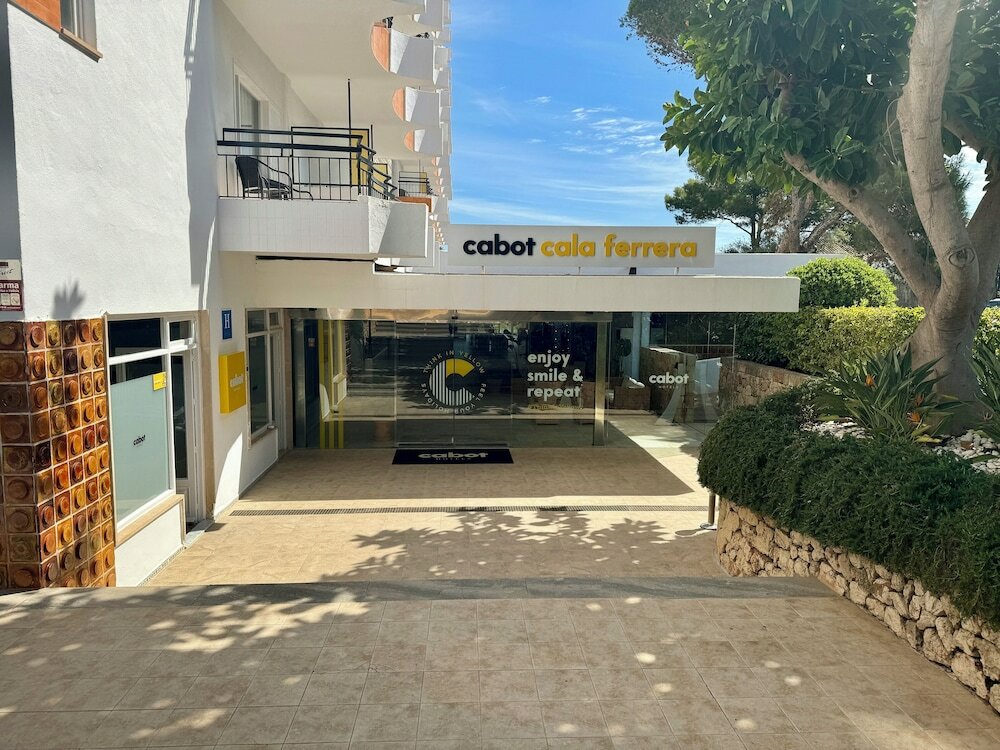 Фото Hotel Cabot Cala Ferrera