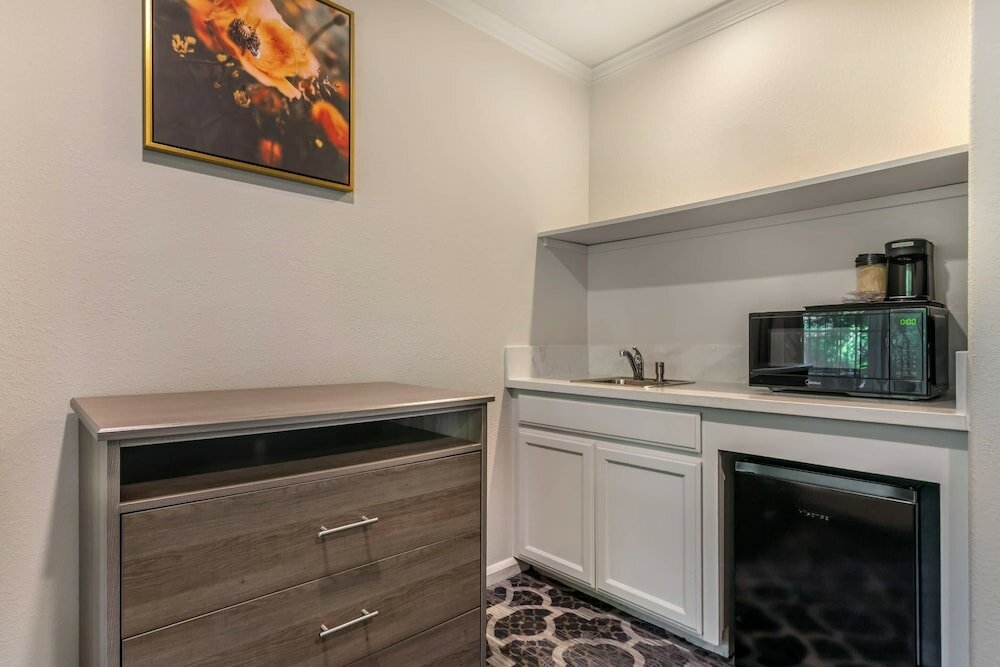 Фото University Park Inn & Suites