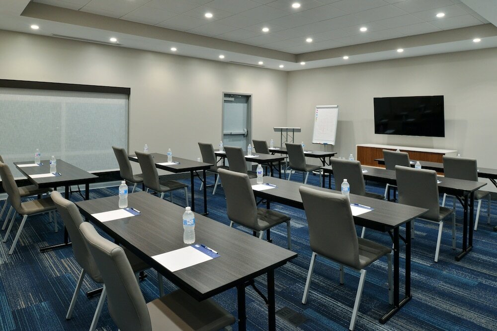 Фото Holiday Inn Express Orlando - South Park, an Ihg Hotel
