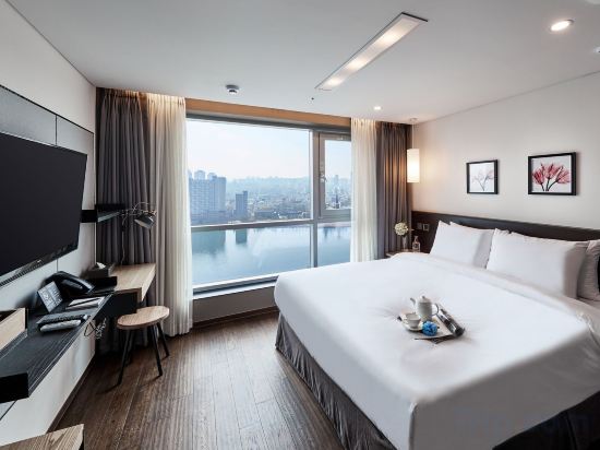 Фото Hotel Riverside