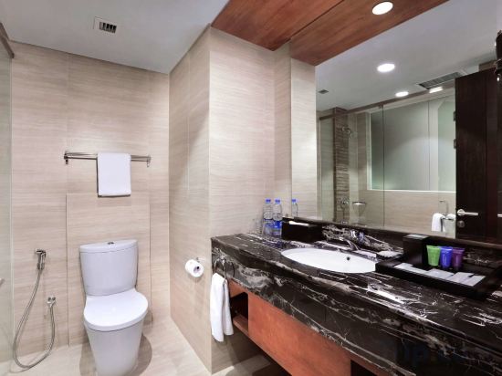 Фото Aston Pasteur Hotel