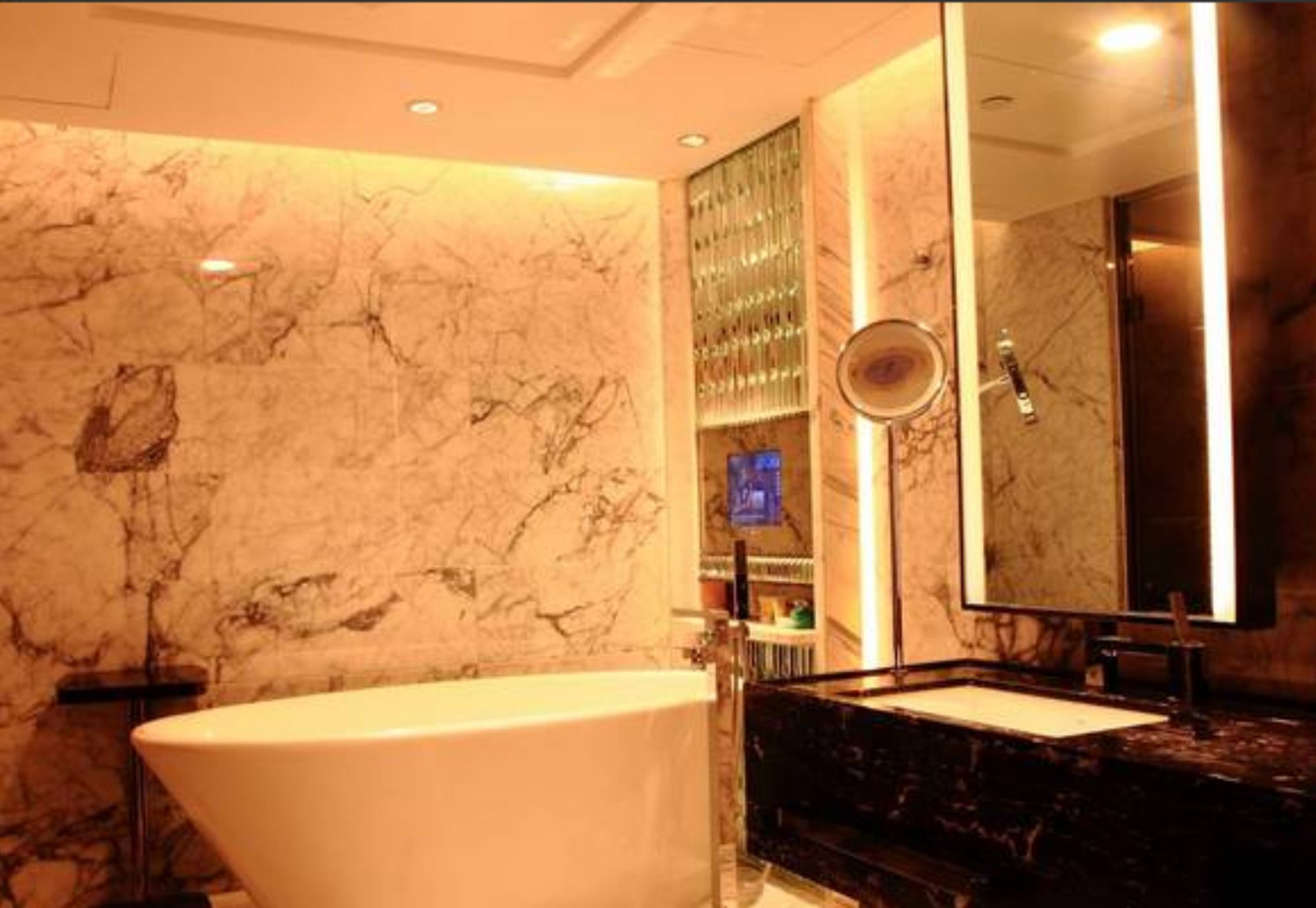 Фото Vaya International Hotel