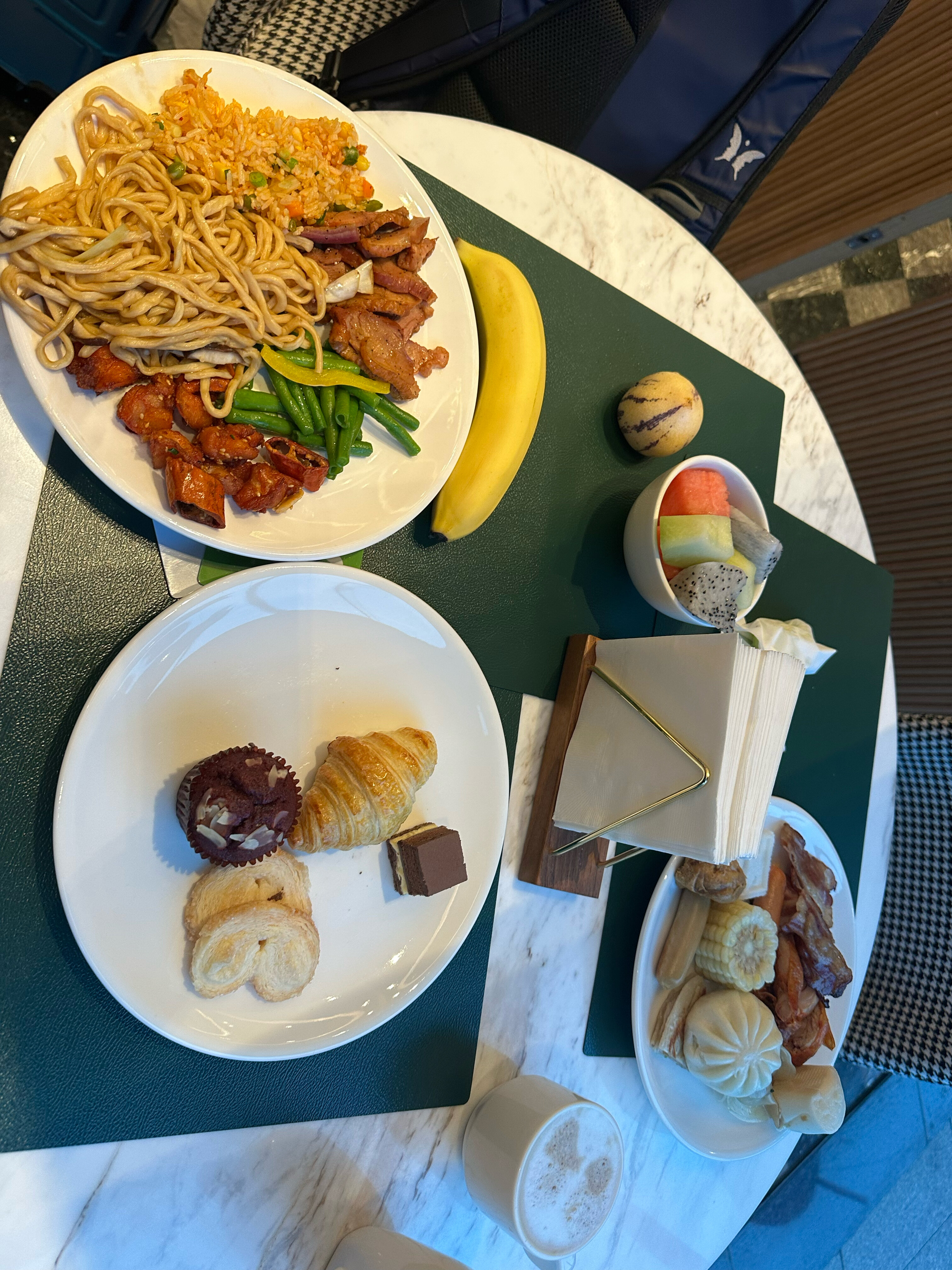 Фото Holiday Inn Shanghai Nanjing Road by IHG