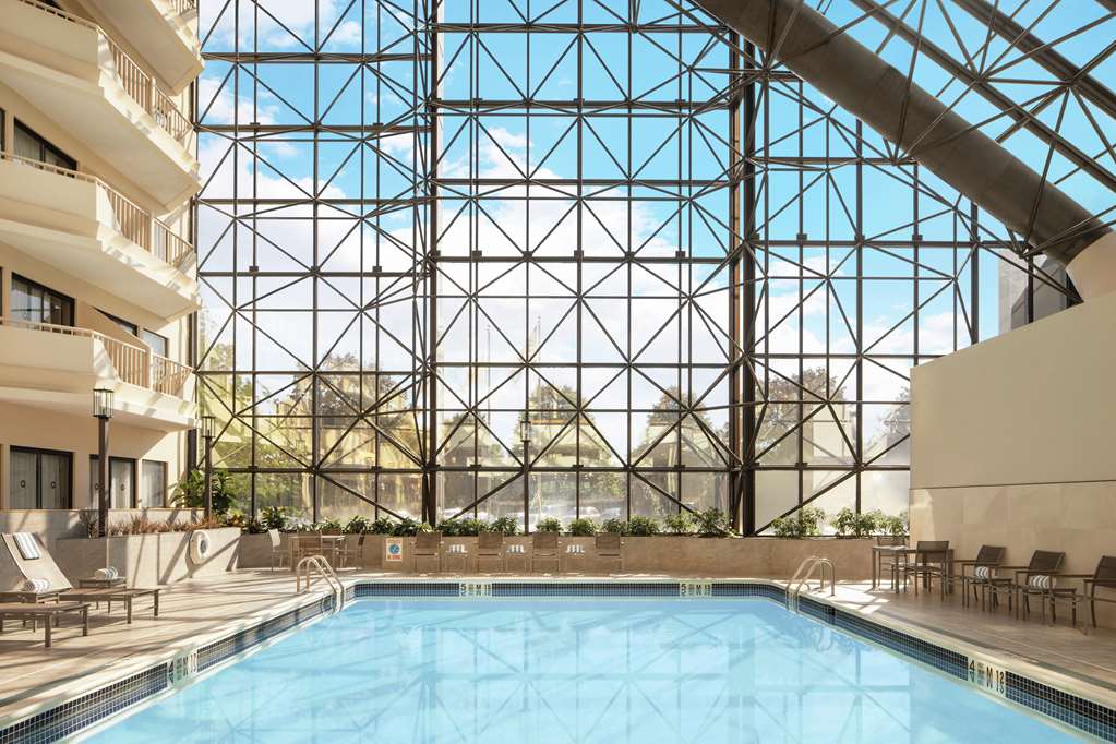 Фото DoubleTree by Hilton Hotel Newark Airport