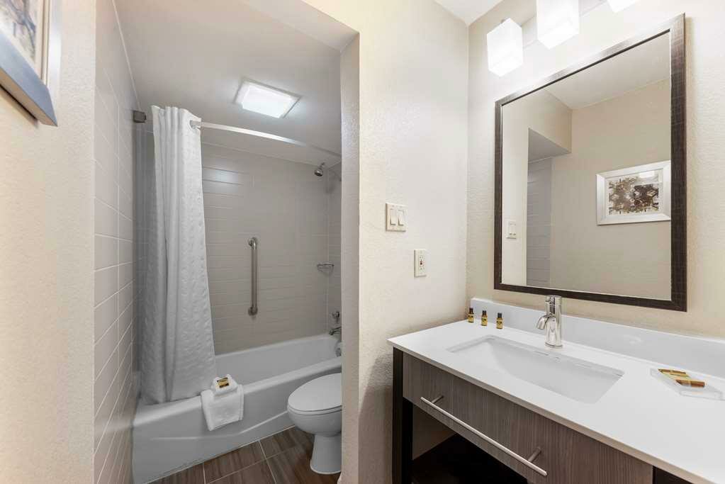 Фото Best Western Plus Austin Central