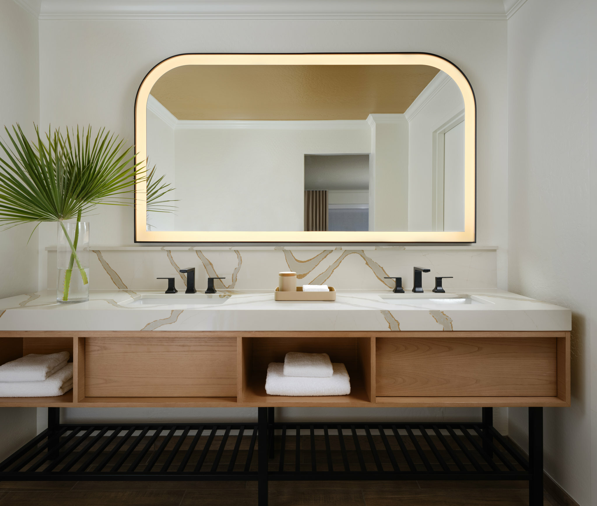 Фото 208138995897