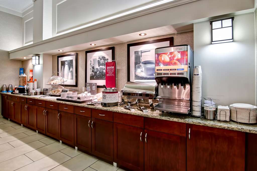 Фото Hampton Inn & Suites by Hilton Calgary Airport