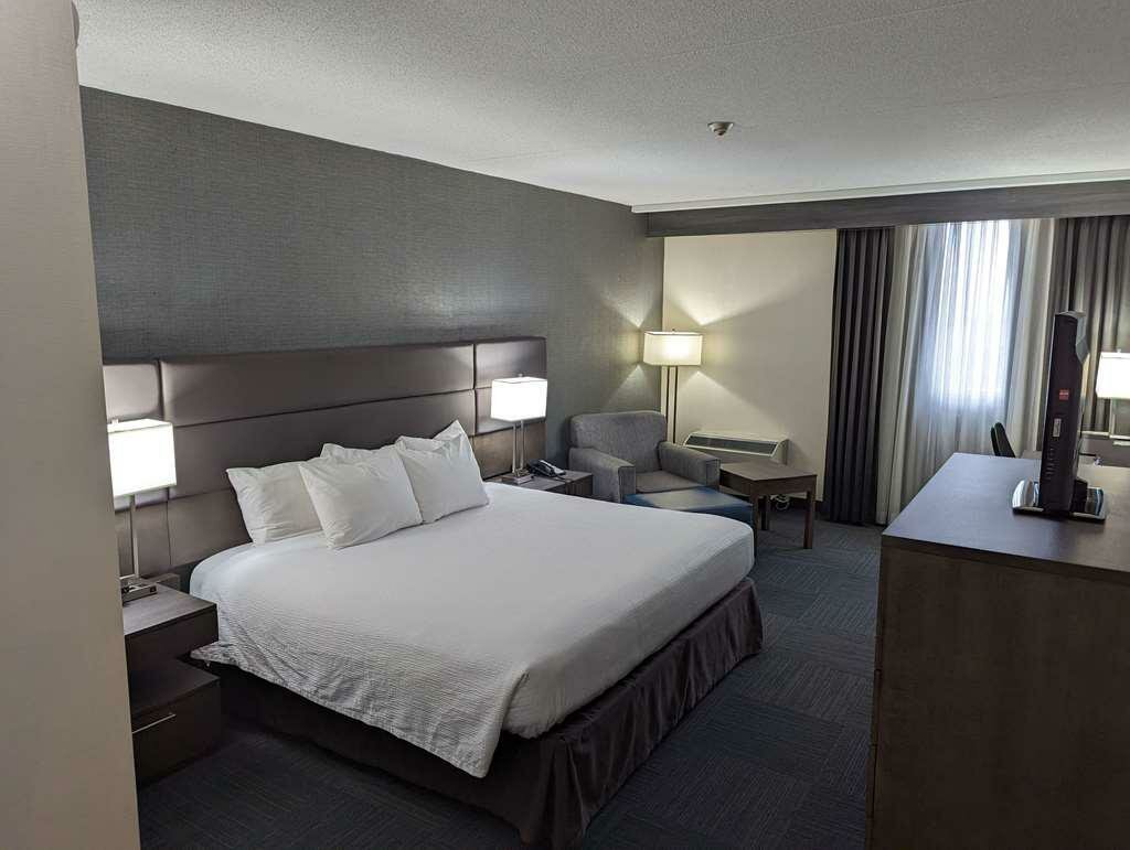 Фото Best Western Plus Toronto Airport Hotel