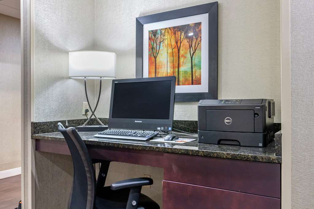 Фото Hampton Inn Adel