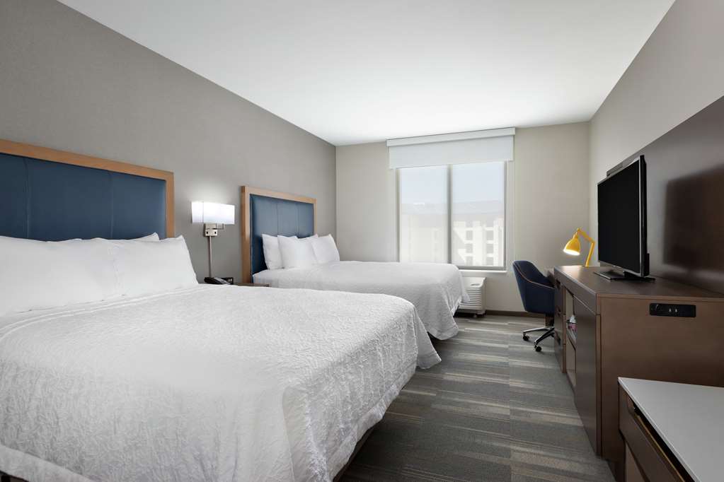 Фото Hampton Inn & Suites San Diego Airport Liberty Station