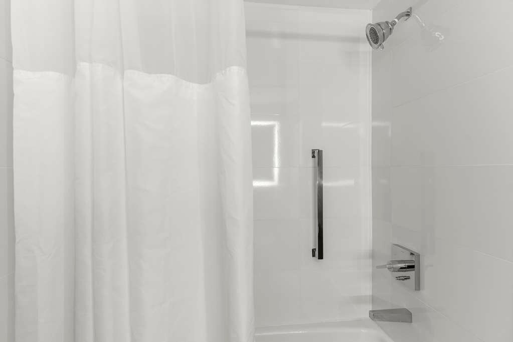 Фото DoubleTree by Hilton Raleigh Midtown, Nc