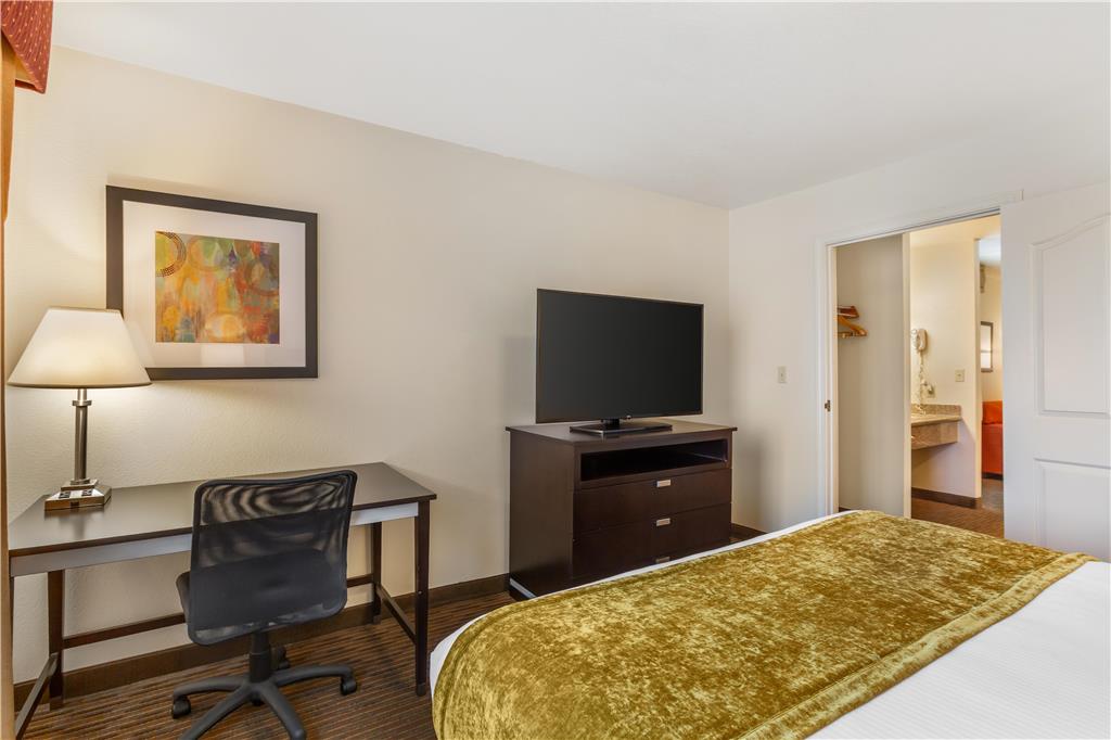 Фото Best Western Luxury Inn