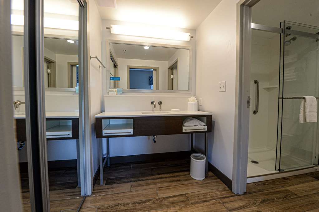 Фото Hampton Inn & Suites Lenoir