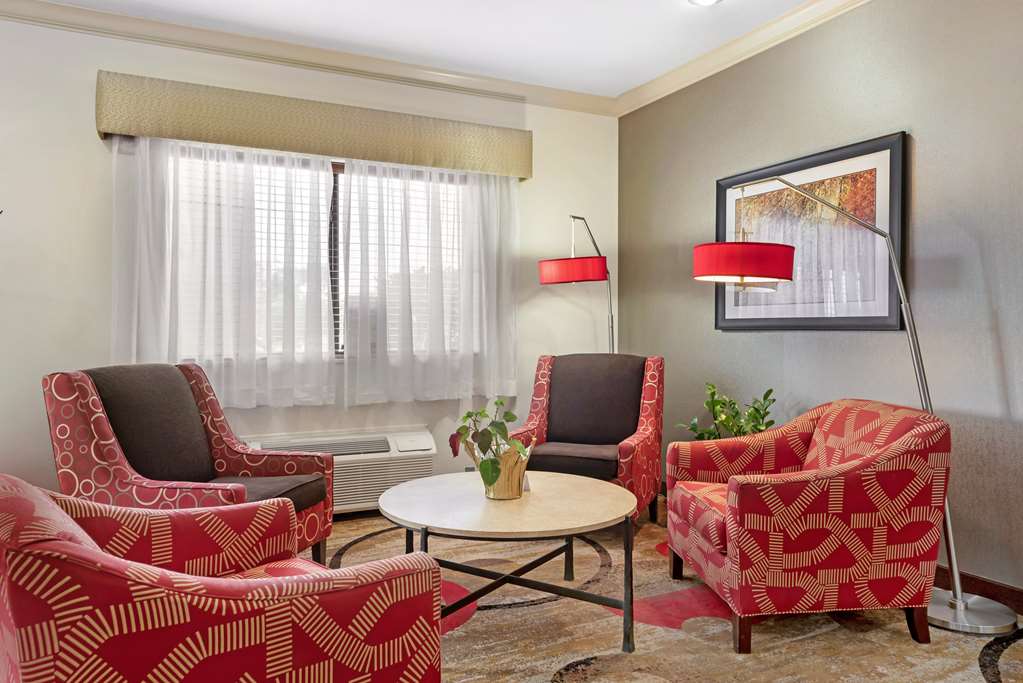 Фото Best Western Plus Eagleridge Inn & Suites