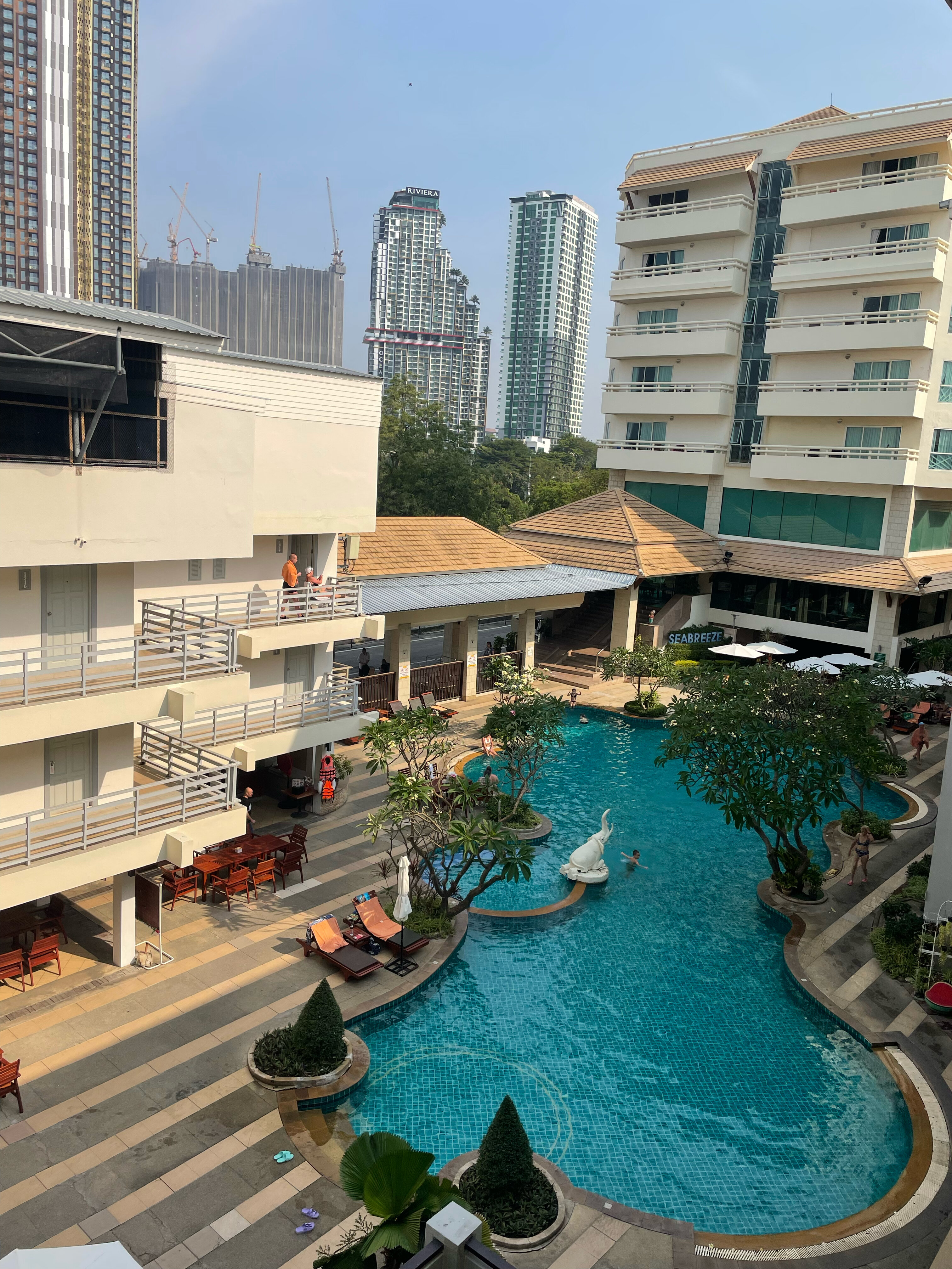 Фото Sea Breeze Jomtien Resort