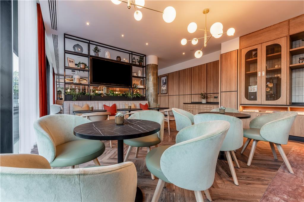 Фото Radisson Hotel Manchester City Centre, A Verified Net Zero Hotel