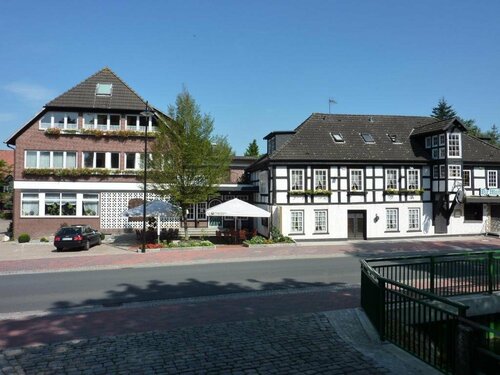 Гостиница Akzent Hotel Zur Wasserburg Hotel Garni - bed & breakfast в Вильдесхаузене