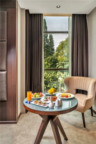 Гостиница Radisson Blu Atria Bengaluru в Бангалоре