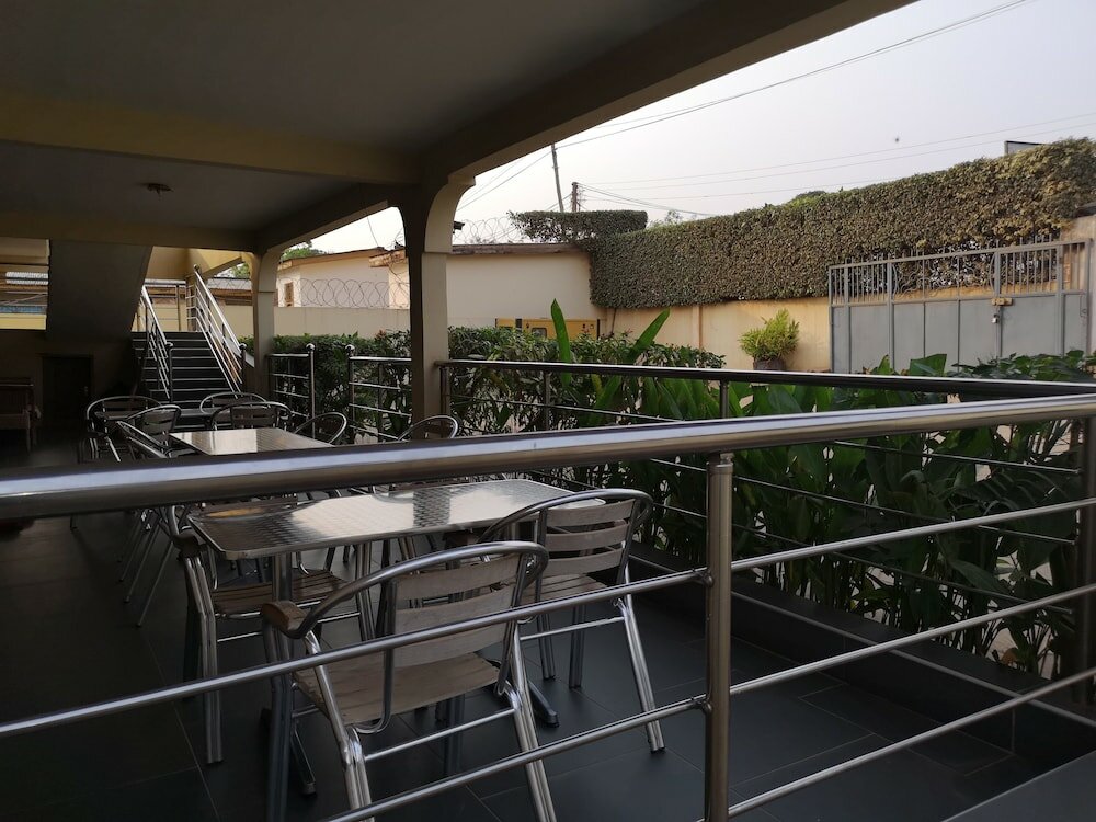 Фото The Golden Apple